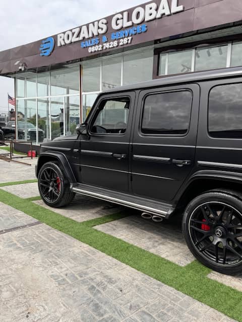 Rozans Global branded vehicle